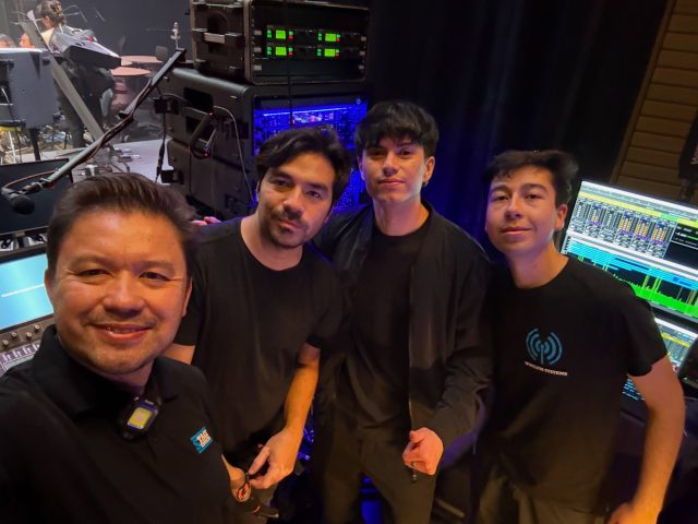 Muchas gracias a quienes confían en nuestro trabajo @merlin_comunicaciones y a nuestro equipo técnico @stageservicios que sin ellos no podríamos cumplir con tremendo desafío que fue sonorizar @abbathehistory en formato Sinfónico dirigido por @shalnico. Gracias también al equipo técnico de Merlín y del Teatro @ca660_chile que hacen posible que nuestro trabajo pueda verse reflejado en la emoción del público asistente que vibró con tremendo espectáculo realizado en 7 conciertos consecutivos!
Gracias a todos!!
MixFOH: Rodrigo Ramírez @rodrigo_ramirez_cornejo
Mix Monitor y REC: Javier Morales @lacerta.music
Coordinación de RF: Diego Silva @dasf_sound
Asistente: Axel Rivera @iamcoorpse
Sistemas Inalámbricos de Microfonía e IEMS @stageservicios